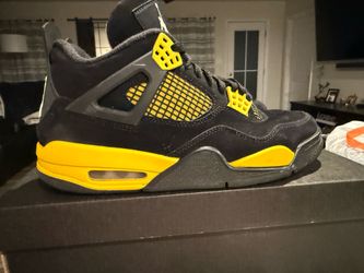 Size 8 - Jordan 4 Thunder Men's Sneakers