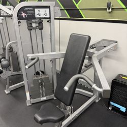 Life Fitness shoulder press