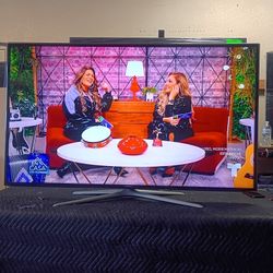 65 Inch Samsung Smart Beautiful Tv Comes With Remote Control Shows Great Picture Works Perfect Guaranteed 