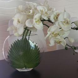 Luxury Near Natural Silk Orchids Flower In Moon Vase