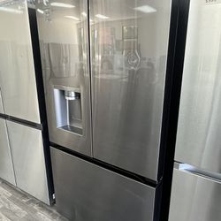 SPRING CLEARANCE! (MSRP $3299 NOW $1099) 26 Cu Ft LG French Door Refrigerator