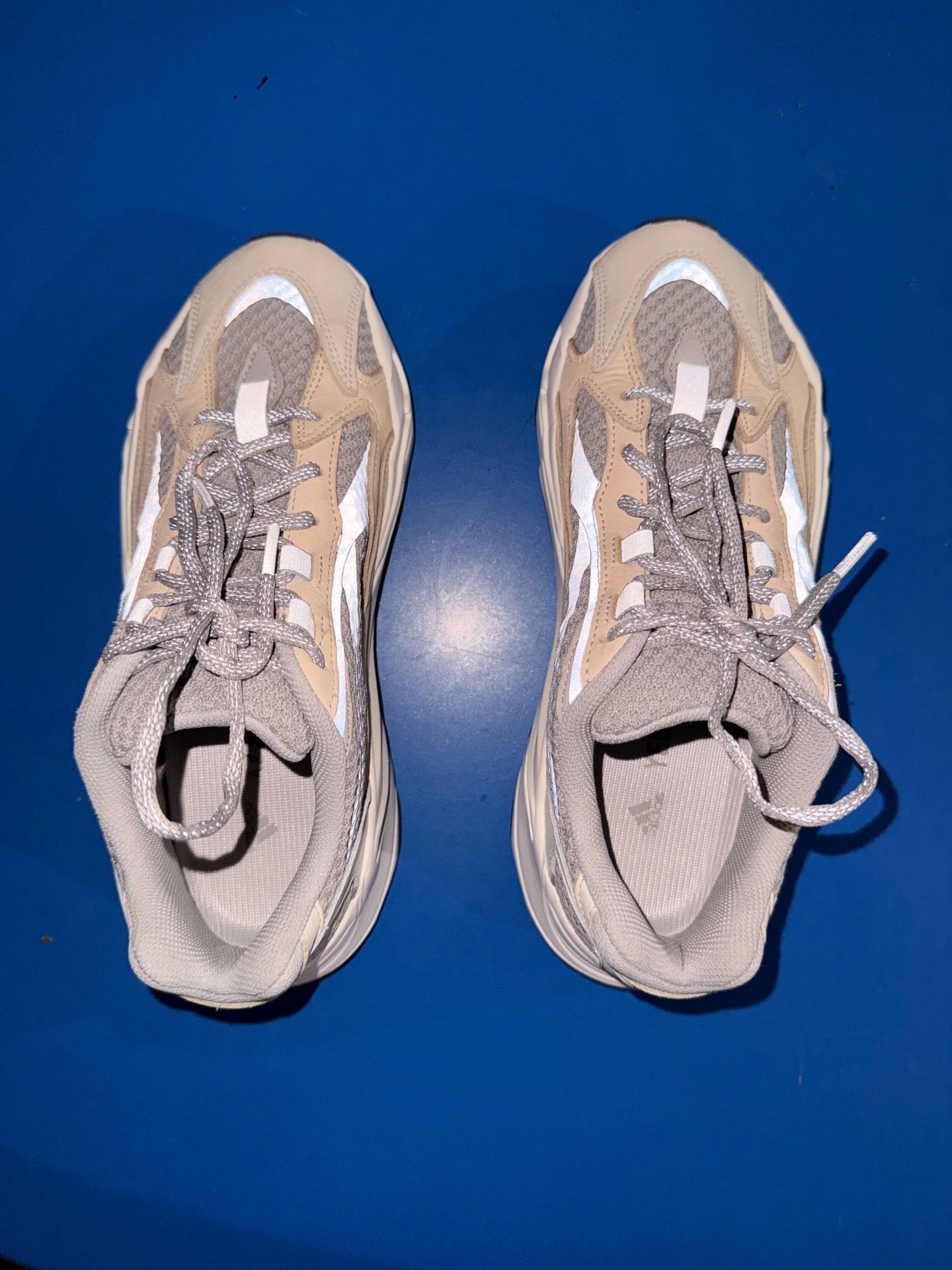 adidas yeezy boost 700 V2 cream / beige GY7924 - excellent condition! - size 9M