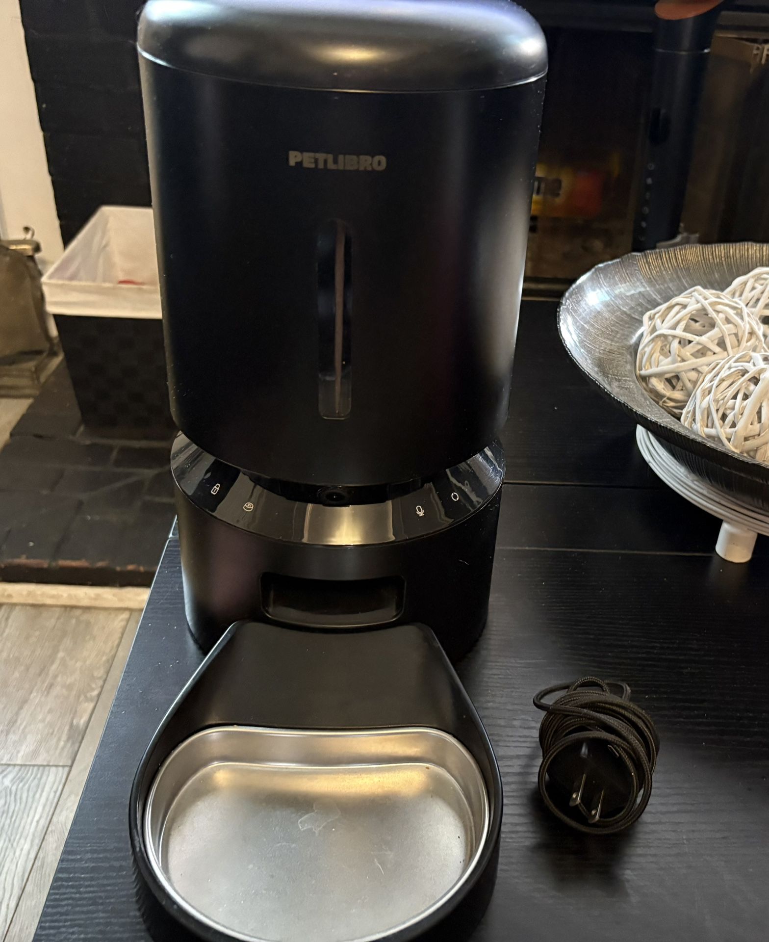 Automatic Pet Feeder With Camera And Wifi