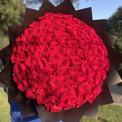 100 Red Roses Ramo Buchon