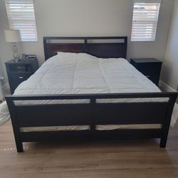 Solid wood bedroom set - Mahogany color