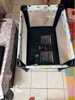 Baby play crib