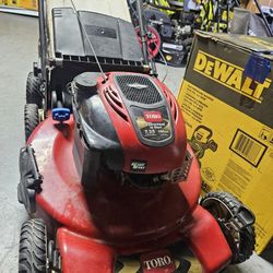 TORO GAS SELF PROPELLED LANW MOWER 
