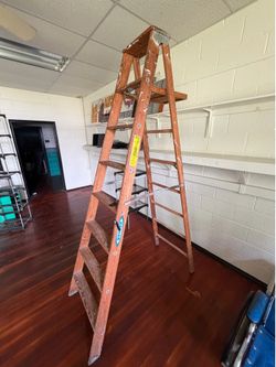 Vintage Wooden Extension Ladder – Farmhouse Decor or Use