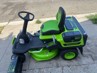 Greenworks 60V Electric Riding Lawn Mower