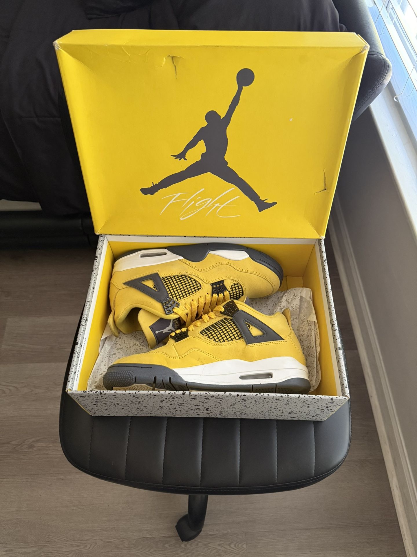 “Lightning” Jordan 4