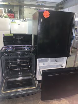 2pc deal set: GE bottom freezer refrigerator and gas stove in excellent conditions with 4 months warranty