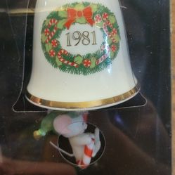 Hallmark 1981 Mouse Bell Ringer Ornament 