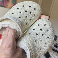 ❤️VALENTINES 🎁NEW Sz 6 CROCS Quilted Gold Sparks  SALE $40 🍀