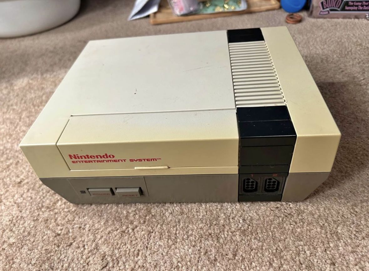 Nintendo Entertainment System, NES-001, 1985