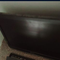 Emerson 32 Inch TV With Wall Mount