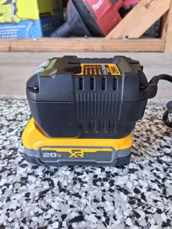 BATTERY AND CHARGER DEWALT