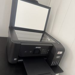 Impresora Epson EcoTank ET-2800 completamente NUEVA,