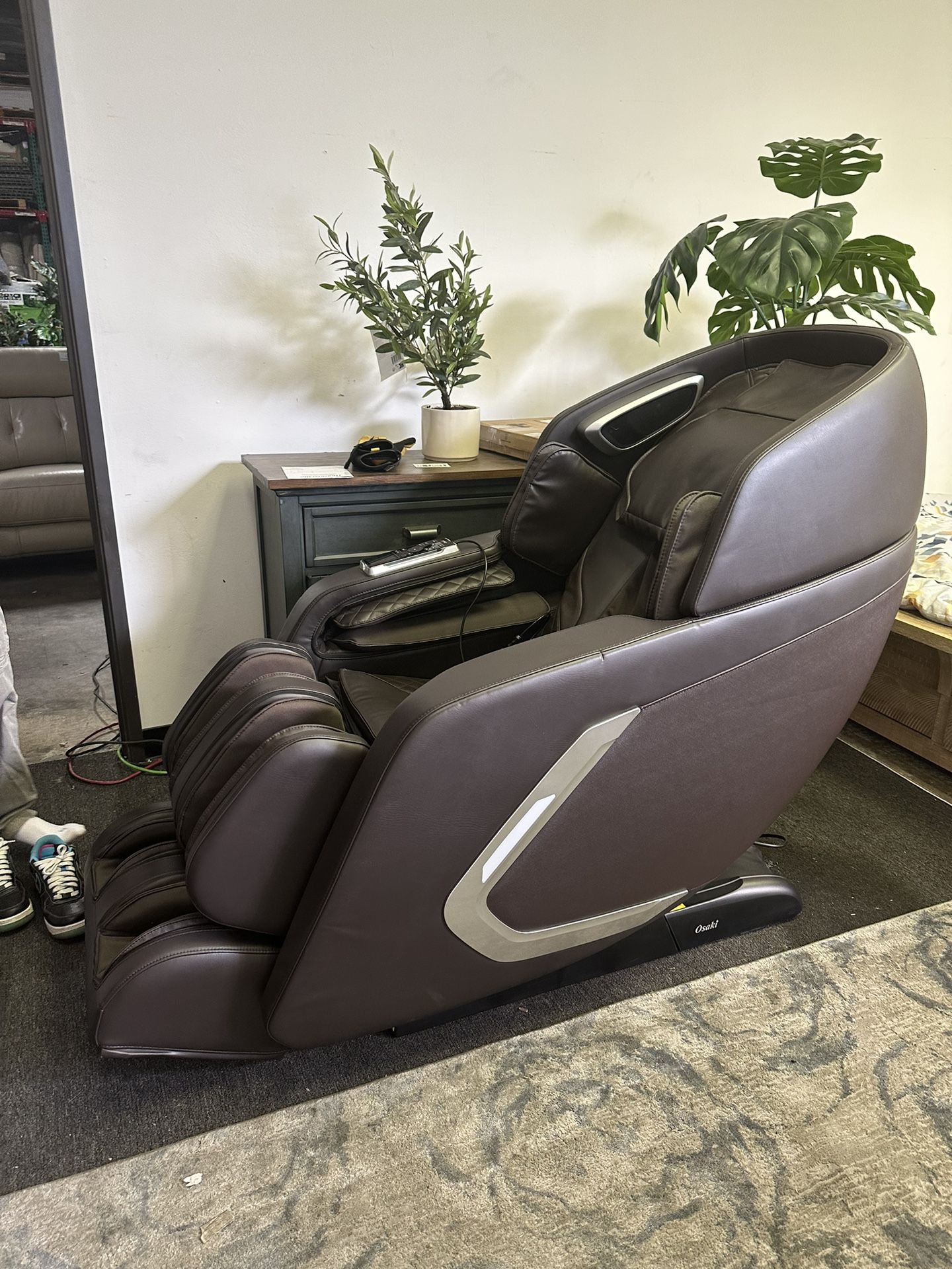 Osaki 4D Encore Massage Chair for Sale in Upland, CA OfferUp