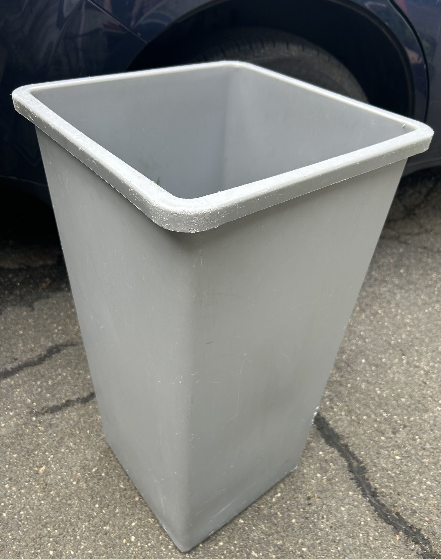 Rubbermaid Garbage Can