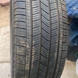Michelin 255/55R20 T Parche Se Ve En La Foto $20.00