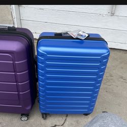 Showkoo 24 Inch Luggage New 40$ OBO I Just Have The Blue One 