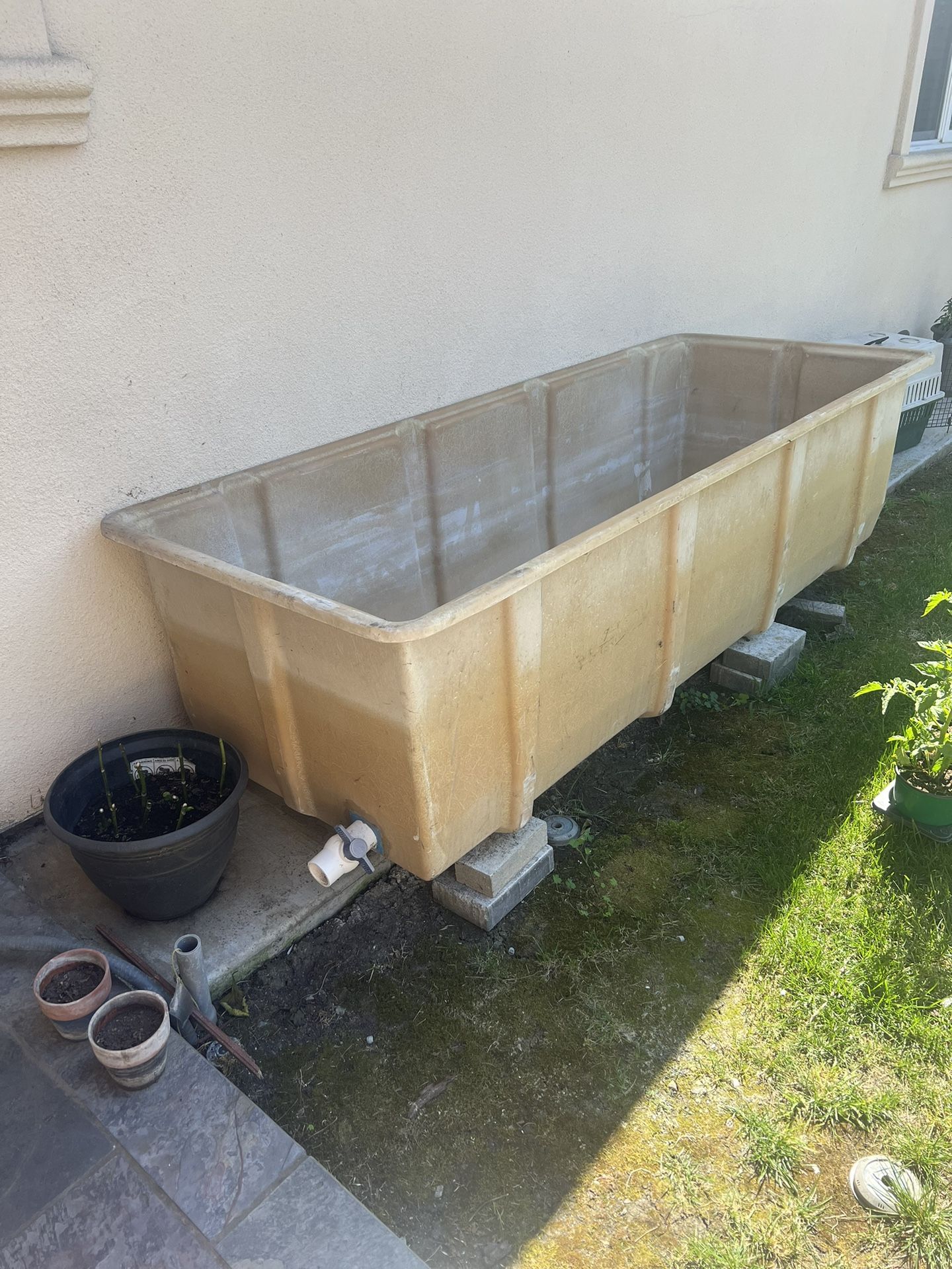 300 Gallon Fiberglass Stock Tank