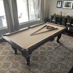 Olhausen 8-ft Slate Pool Table – Excellent Condition – Leather Pockets