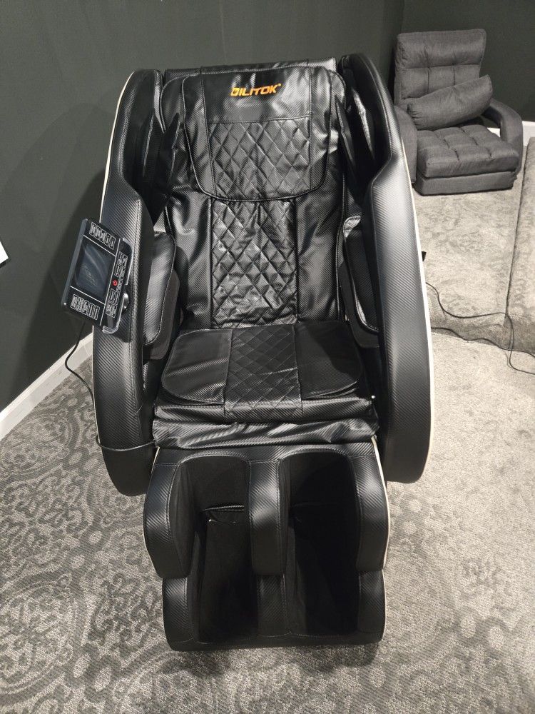 Zero Gravity Full Body Massage Chair ESTATE SALE-EVERYTHING MUST GO 