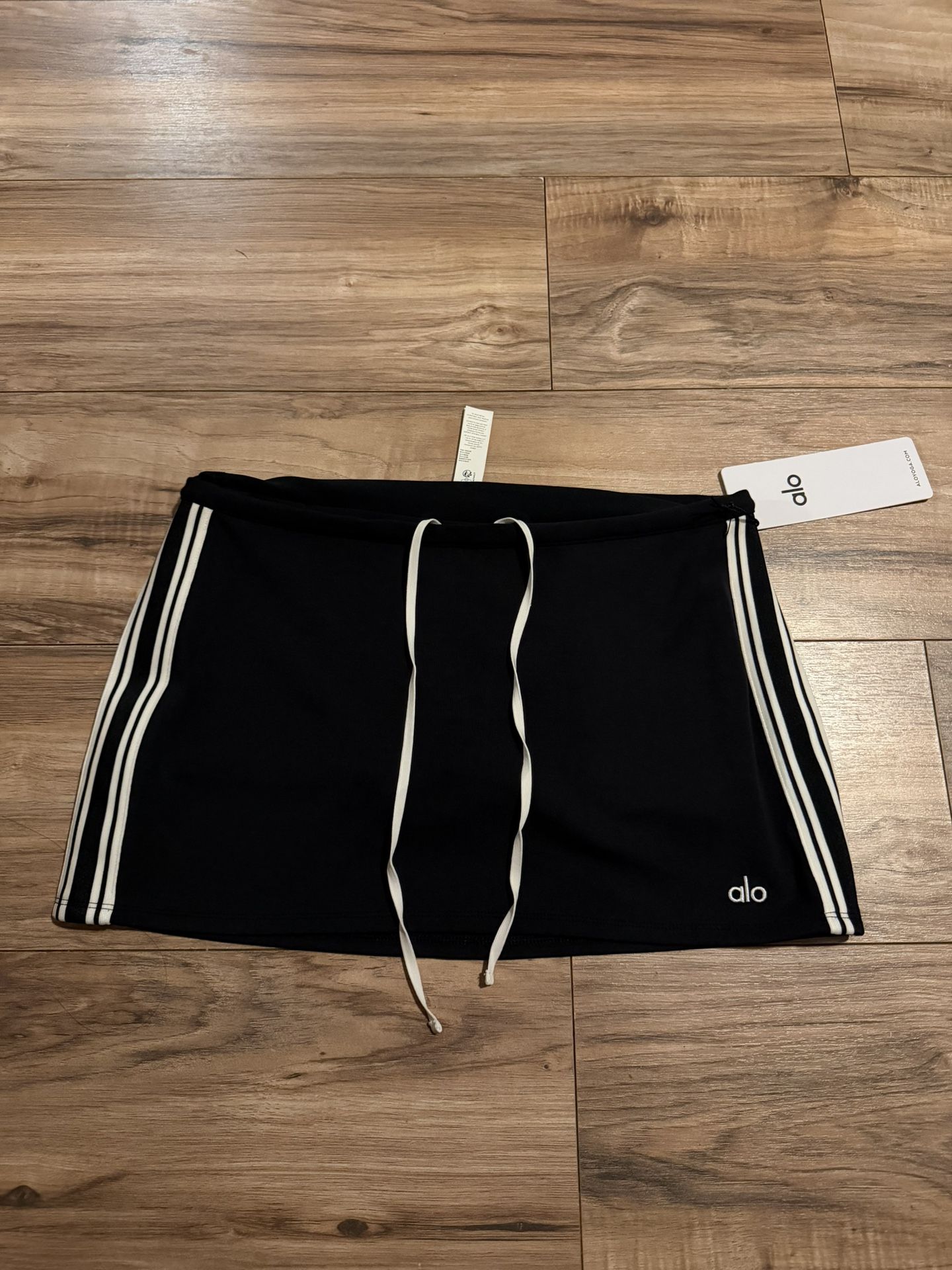 Alo Yoga-Tracker star mini skirt