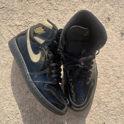 Black Metallic Jordan 5s size 10.5