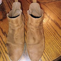 Brow ankle boots