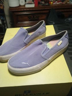Women pumas size 7