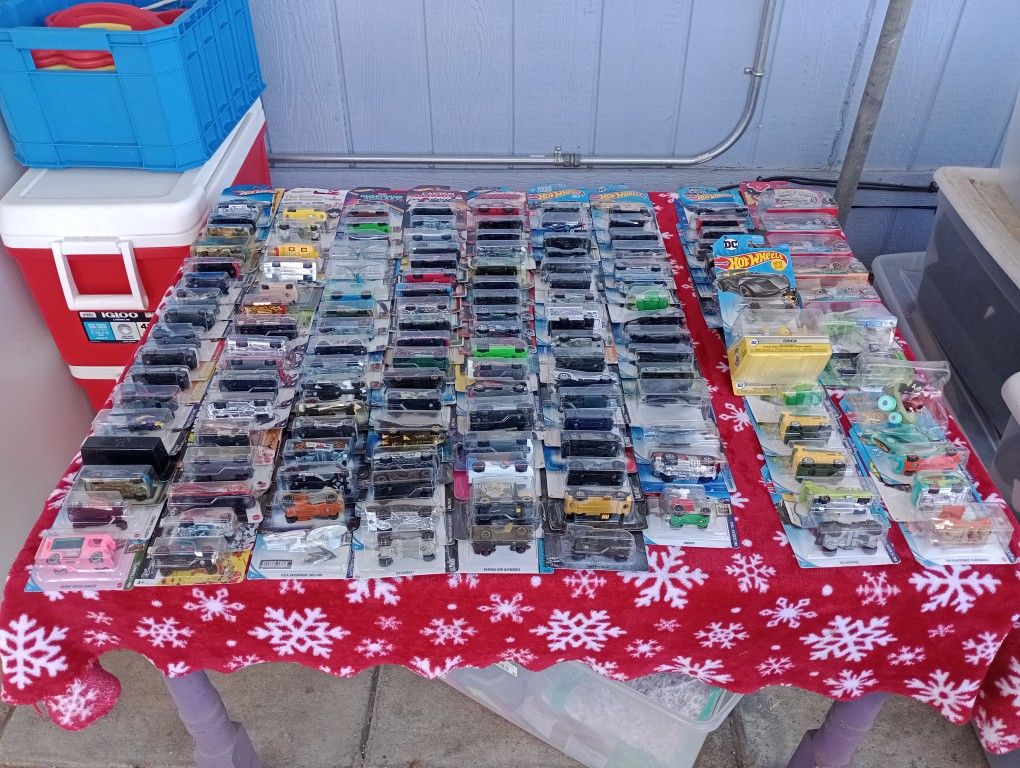 Lots Of Hot Wheels Cars