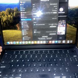 13-inch MacBook Air: Apple M2 chip with 8-core CPU and 8-core GPU, 256GB - Midnight -