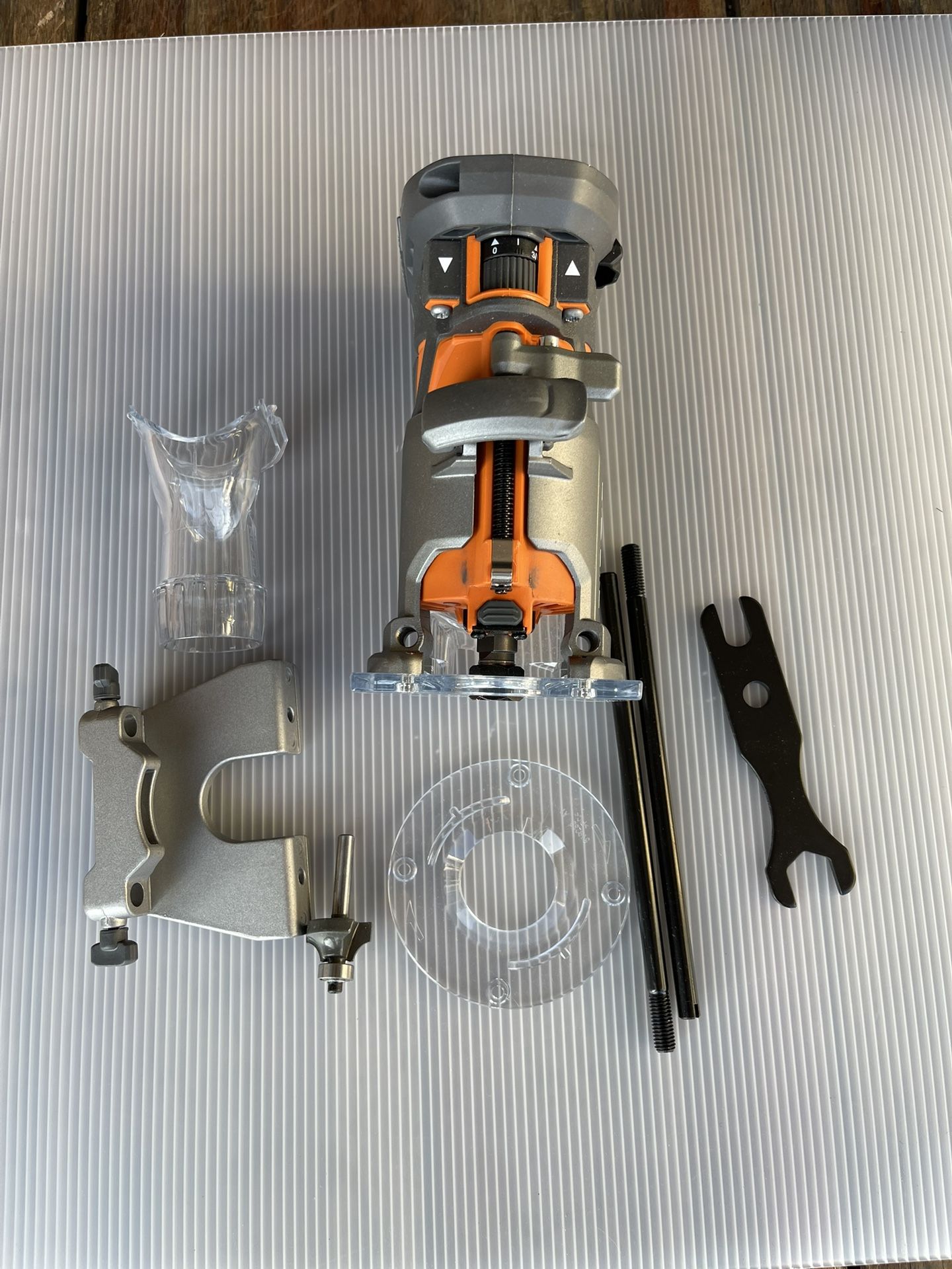 GOOD CONDITION RIDGID 18V Brushless Cordless Compact Router (Tool Only) NO BATTERY NO CHARGER