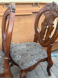Table with 6 chairs