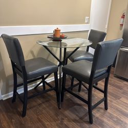 Dinette Set With 3 Chairs