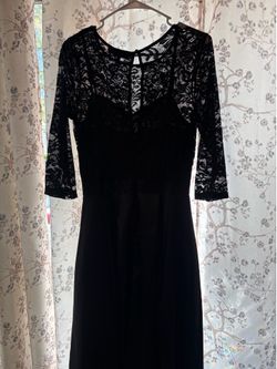 Medium black gown