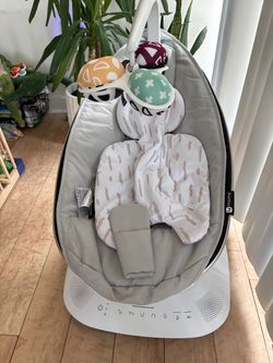 4moms MamaRoo Baby Swing with Insert and Mobile