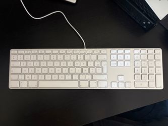 Apple A1243 Wired USB Keyboard w/ Numeric Keypad – French AZERTY – Open Box