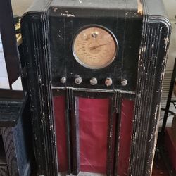 Antique Console Radio.