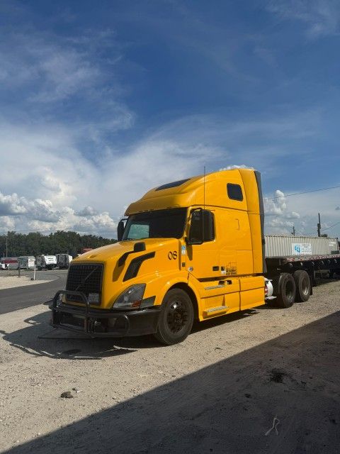 Motor Volvo
Modelo D13
12.8 L
455 HP
Transmission automatic
Flatbed trailer And Truck