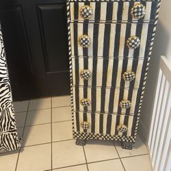 MaccKenzie Child Replica With Authentic Knobs