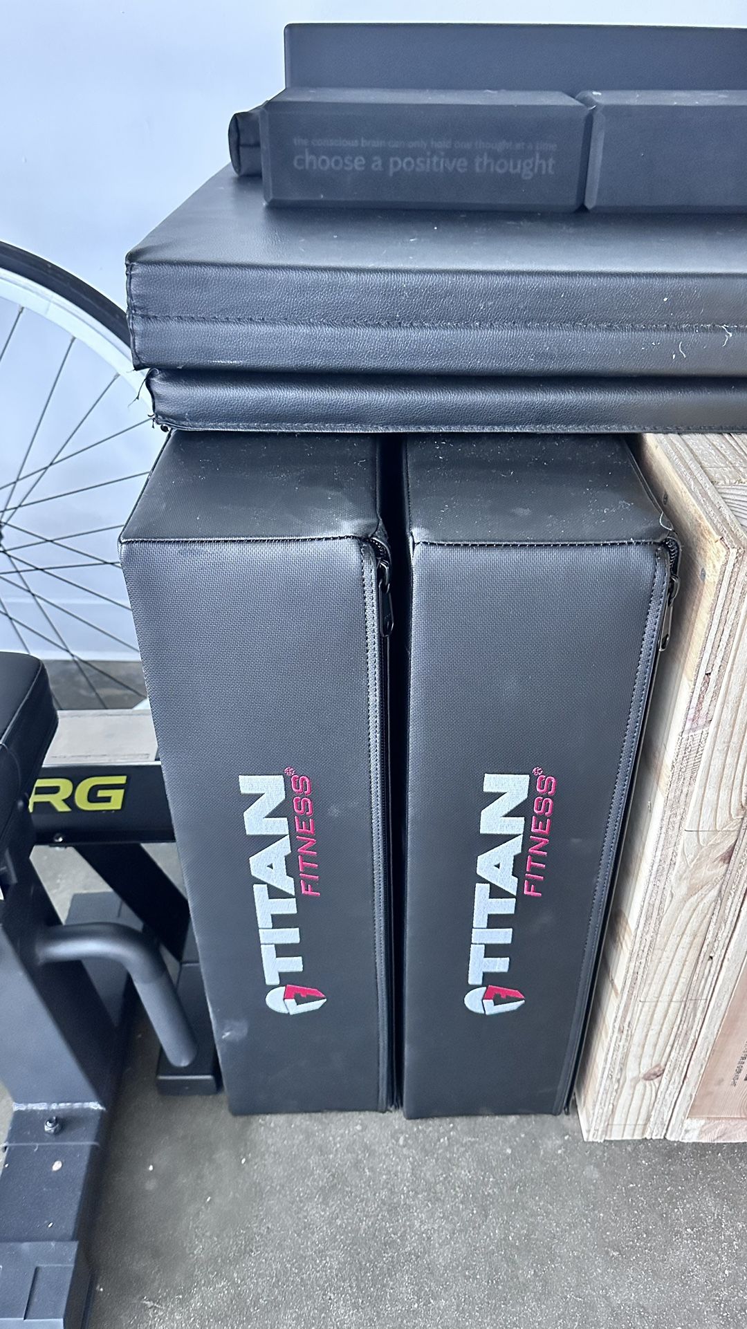Titan Fitness Crash Pads