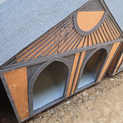 Large Dog House (Available)