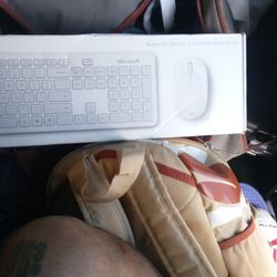 Microsoft Bluetooth Desktop Keyboard And Mouse 