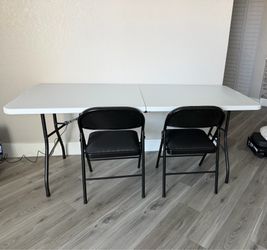 Folding table