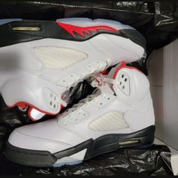 Air Jordan 5 Retro
Fire Red Silver Tongue (2020)sz10