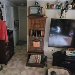 Antiques   RCA  Salesman sample.   console TV , Works  Gold.   microphone   Antique kuku clocks Antique spinning wheel Hand blown signed vases  More 