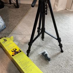 Tripod With Smartphone Cradle